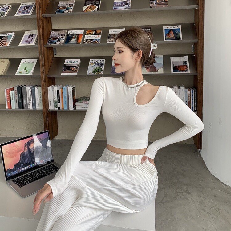 Áo kiểu croptop ôm body khoét vai 2 màu sang chảnh/ Áo thun cổ tròn tay dài hở vai quyến rũ thời trang nữ
