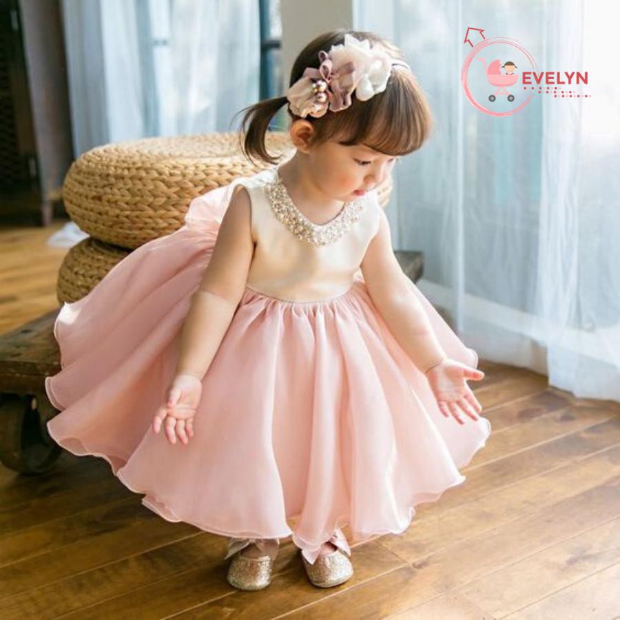 Váy công chúa dễ thương cho bé