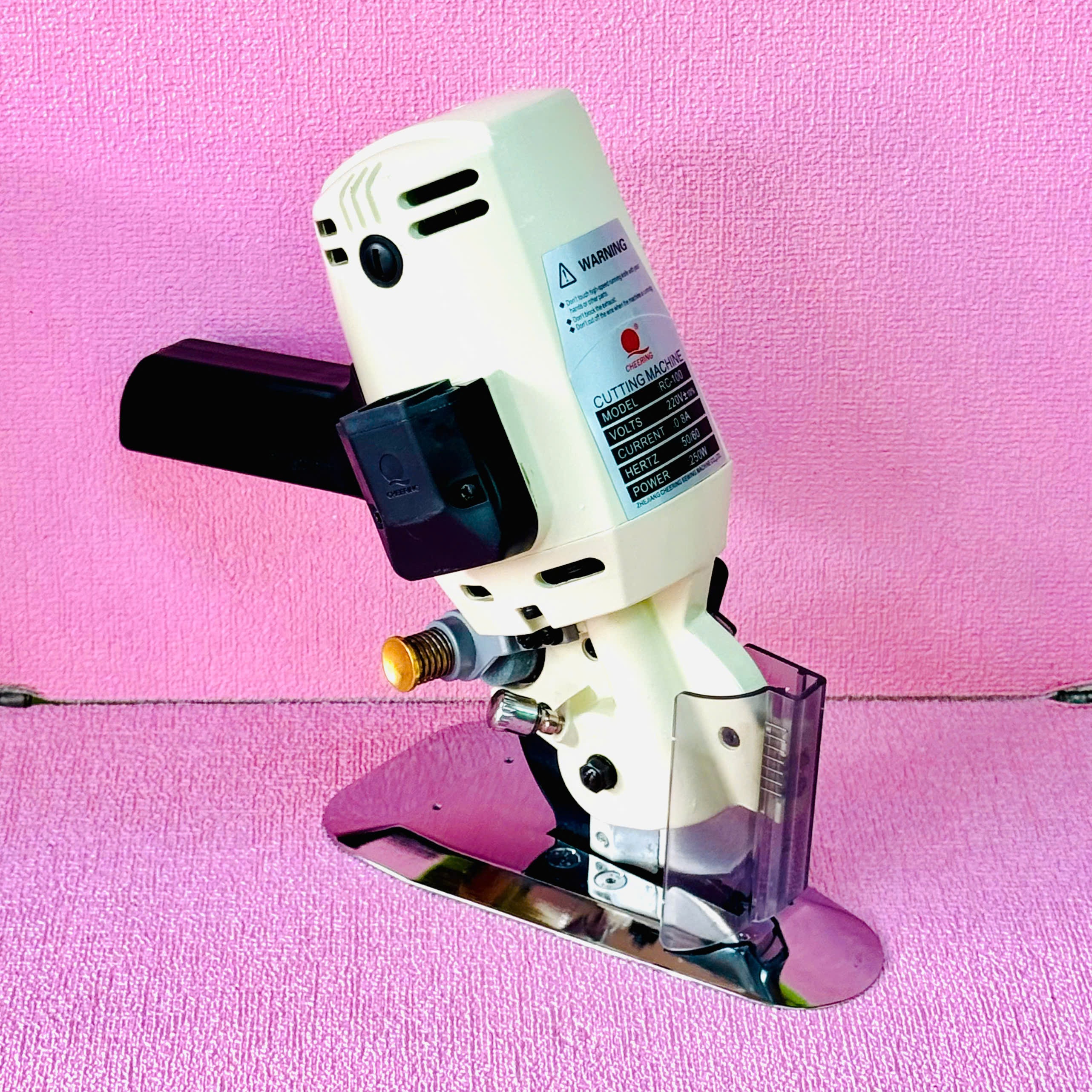 Handheld Fabric Cutting Machine Rc-100 (Cutting Height 3cm)