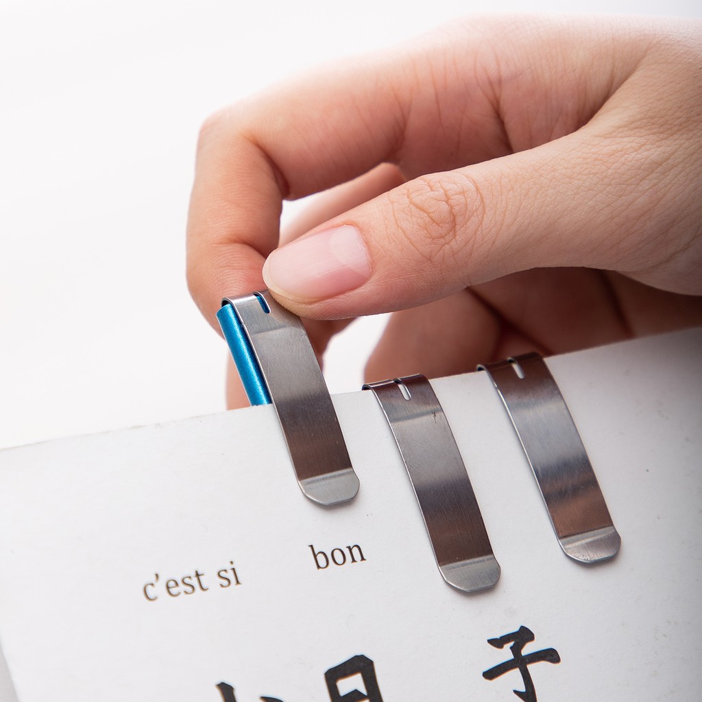Dao Rọc Giấy Nhỏ Deli E2066 - Loại 13 Lưỡi Dao Bằng Thép Hợp Kim SK5 Sắc Bén