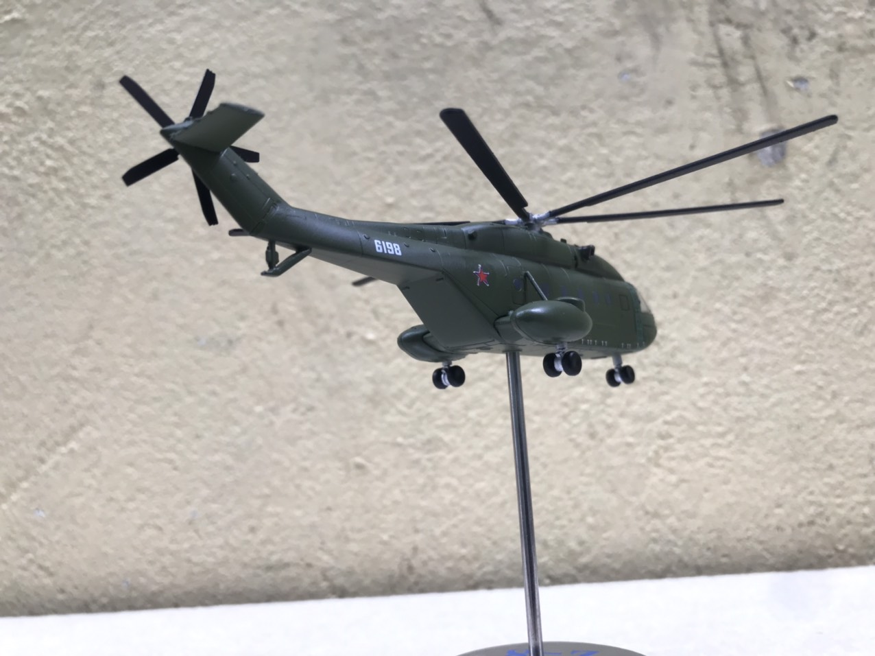 Mô hình máy bay Trực Thăng Z-8 1:144
