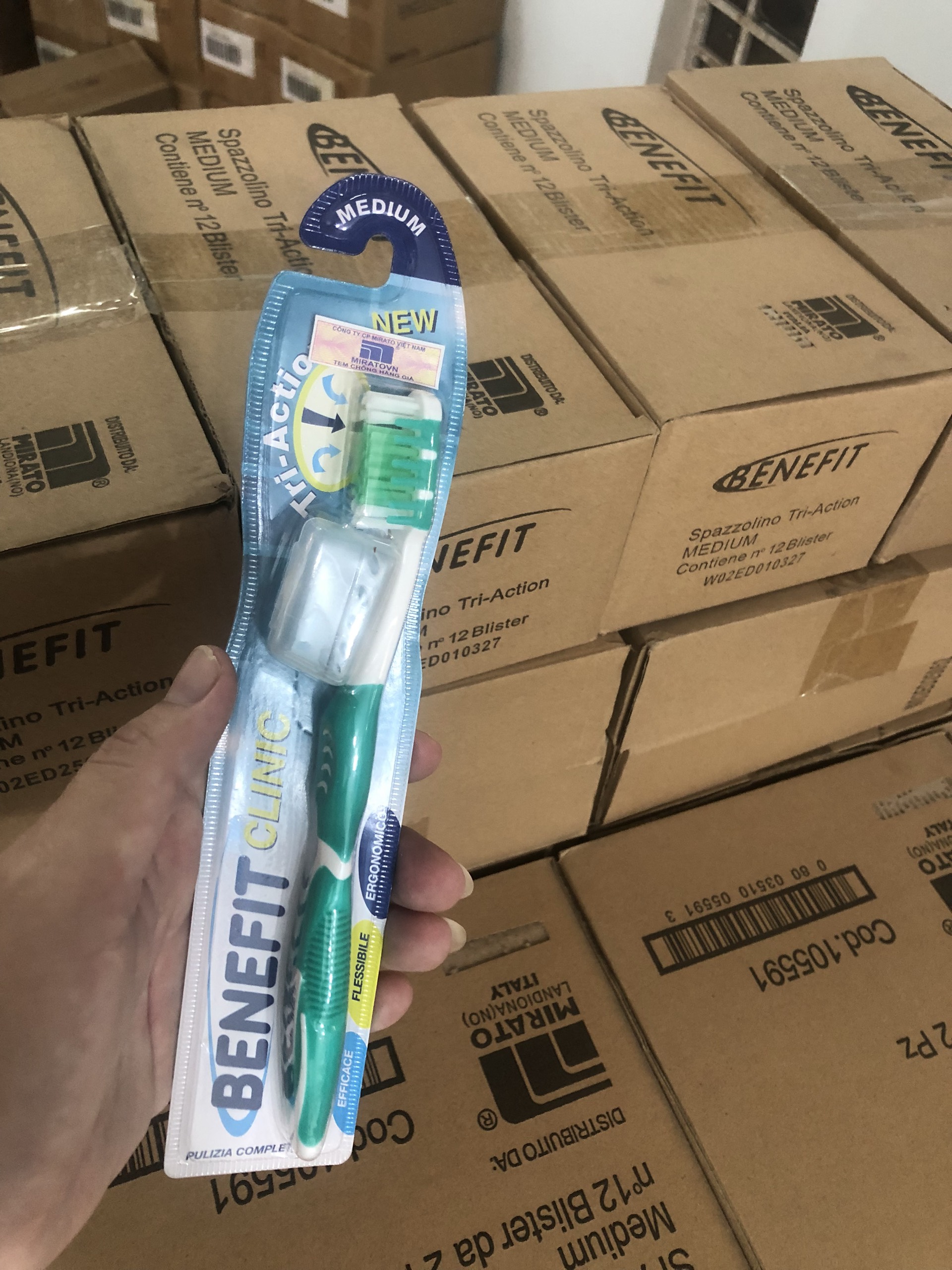 Bàn chải đánh răng Benefit nhập khẩu italia