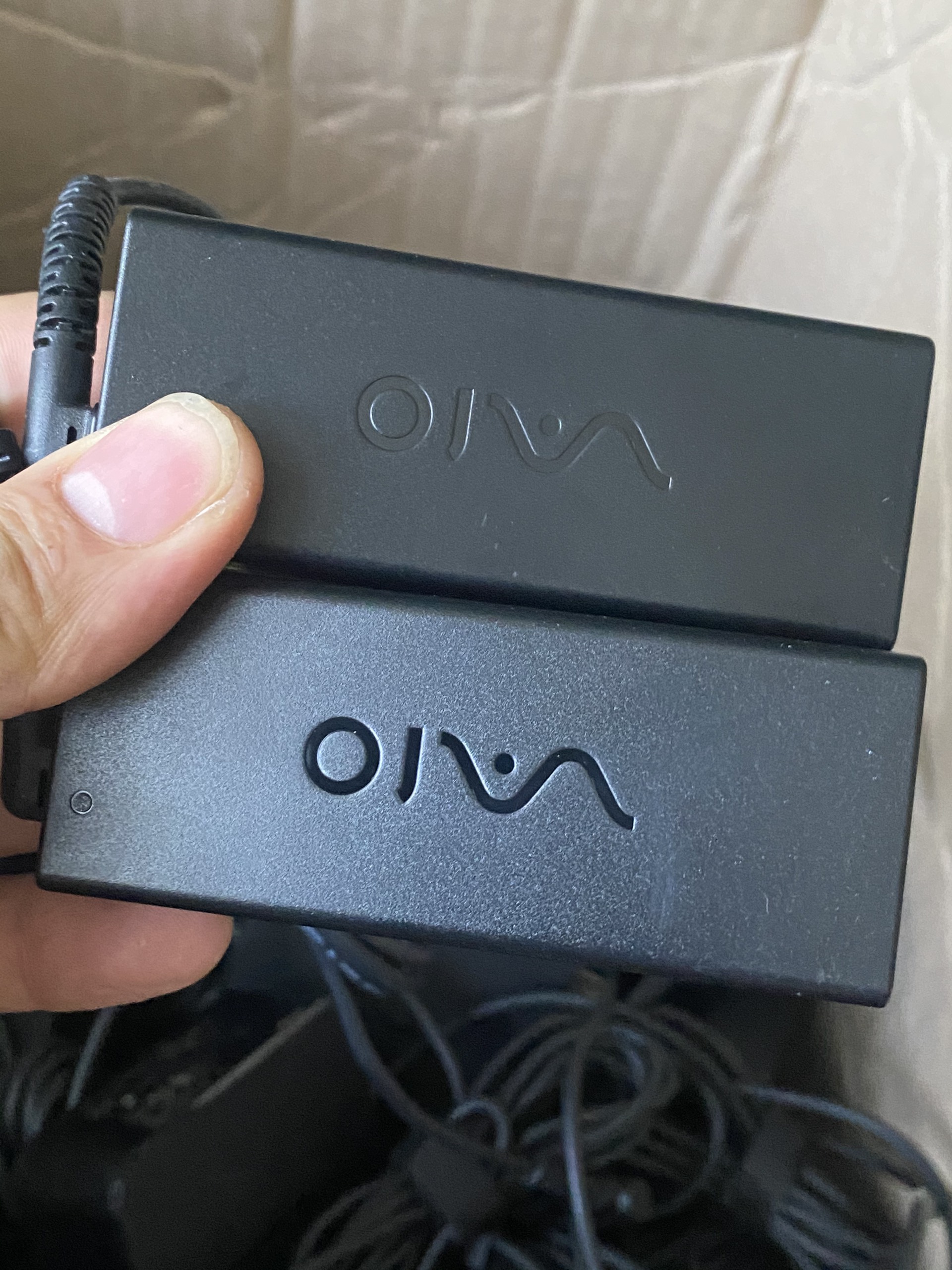 Sạc laptop Sony 10.5V bản gốc Sony cung cấp