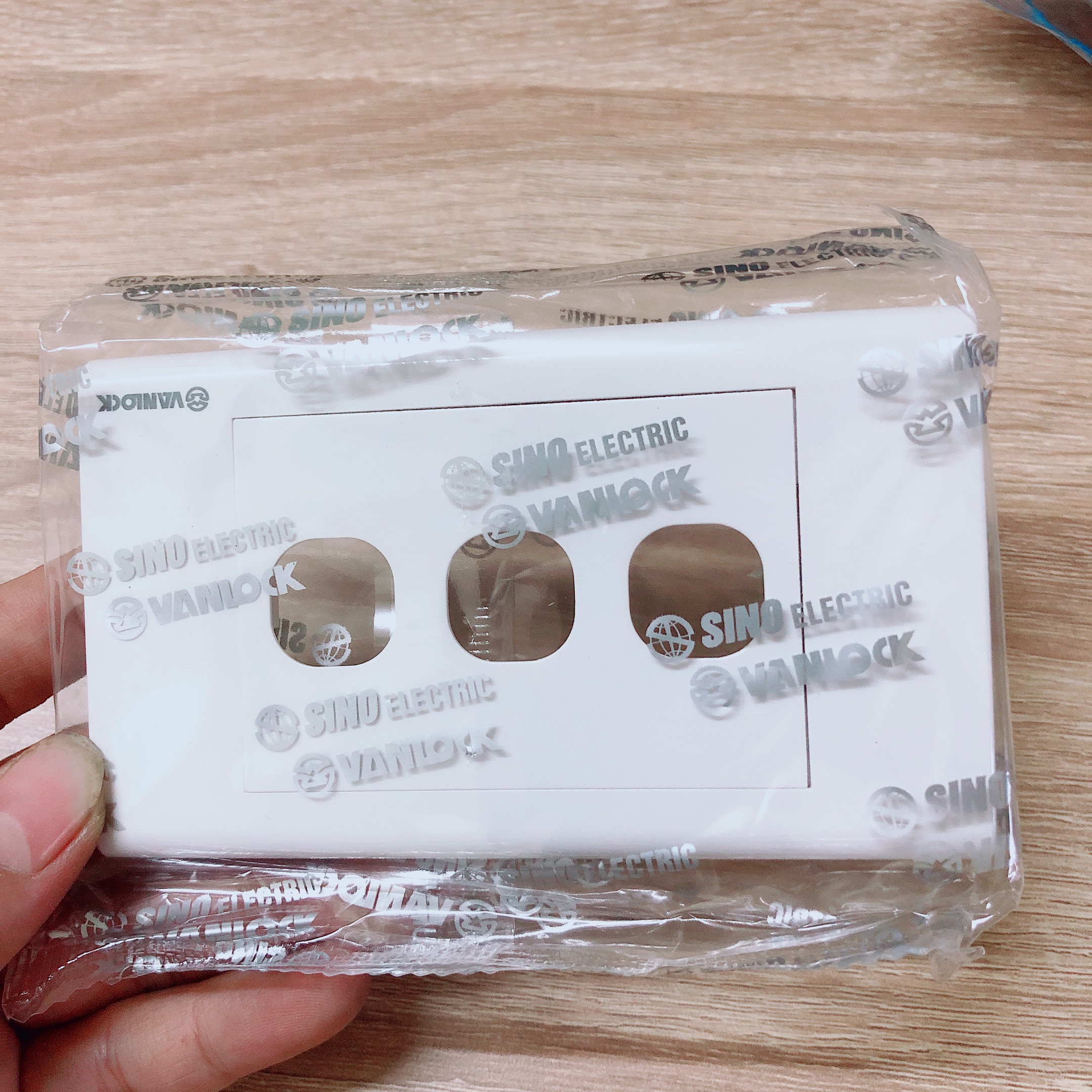 [HCM]Mặt 123 công tắc  thiết bị SINO