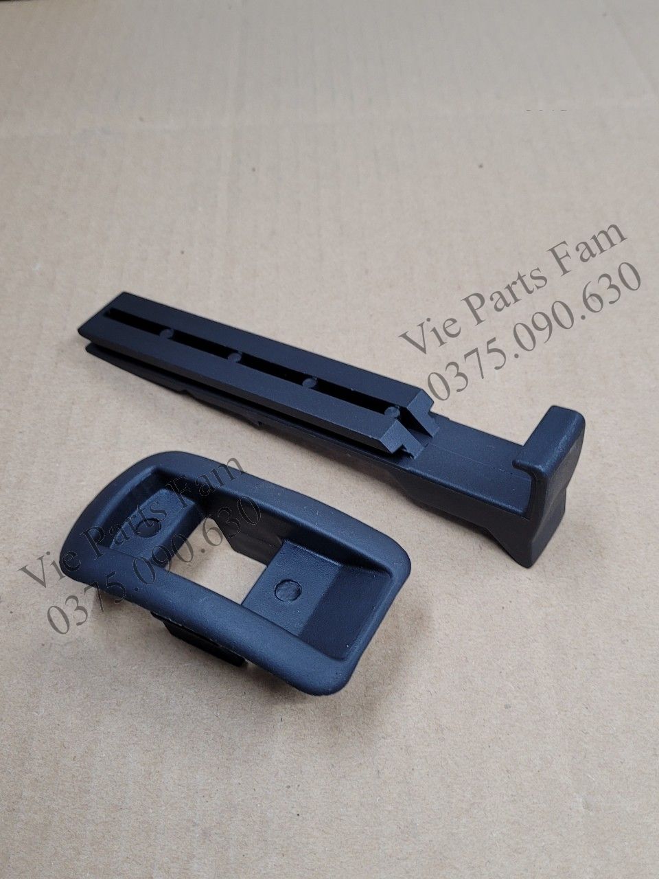 Móc treo đồ yên xe Vespa LX (Gía 2 chi tiết như hình chụp)