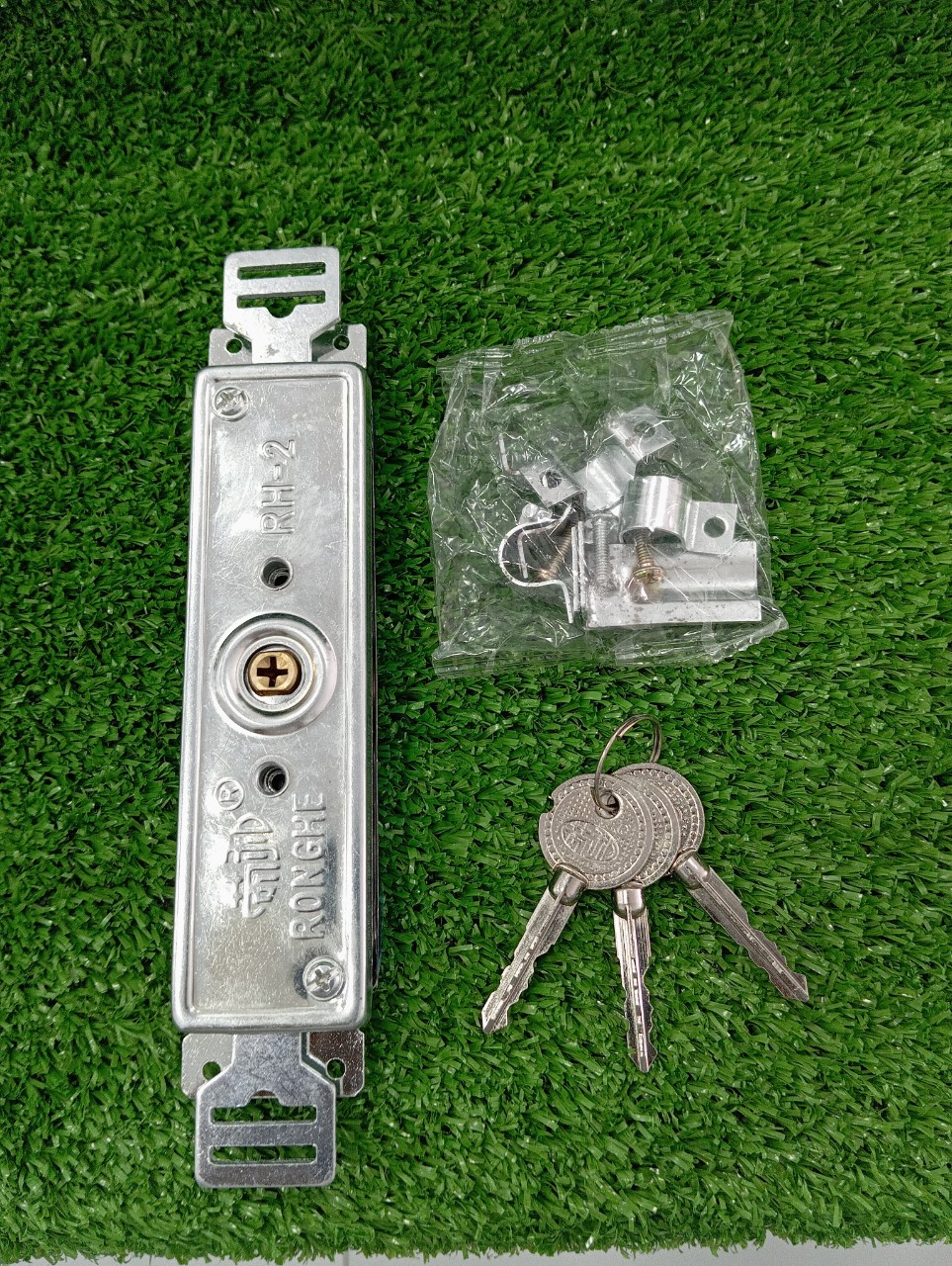 Khóa ngang cửa cuốn tấm liền (chìa 2 cạnh và chìa 4 cạnh)