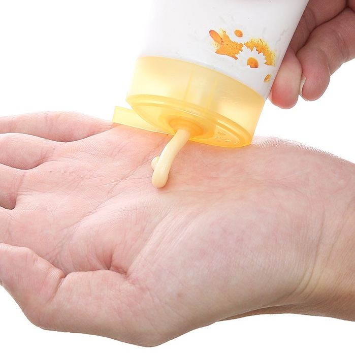Hazeline Facial Cleanser with Turmeric and Chrysanthemum (100g)