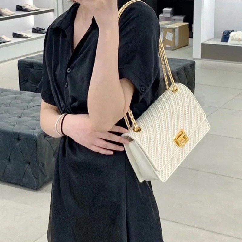 Túi xách nữ Charles & Keith đeo chéo cao cấp