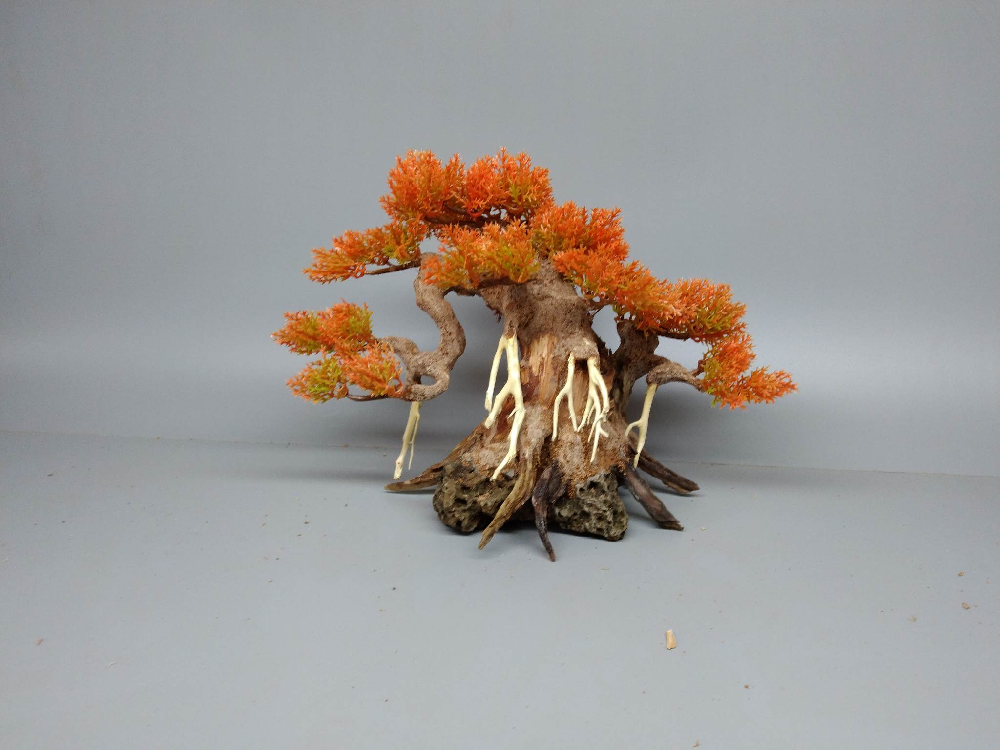 Cây gỗ lũa bonsai tán Tùng 2 thân cho hồ cá cảnh (có 4 màu: Xanh, Đỏ, Cam, Kem)