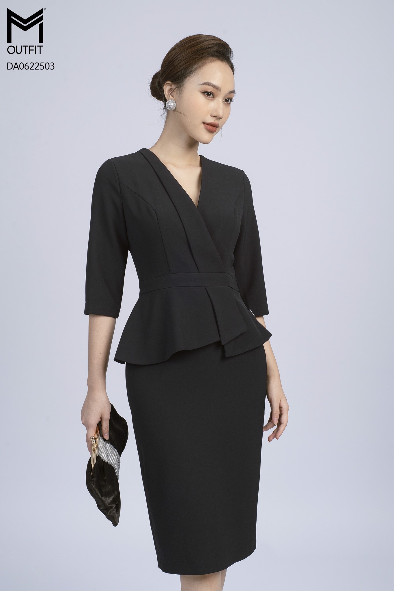 Đầm dáng ôm, tà bong, cổ V tay lửng - Mmoutfit