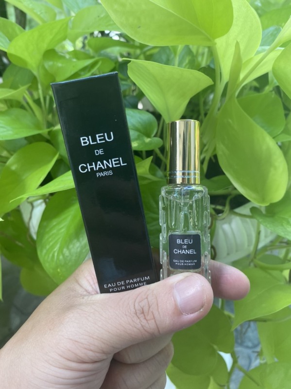 Nước hoa Nam Bleu de Chanel Eau de Parfum dạng xịt chỉ với 20ml và 30ml mùi gợi cảm sang trọng tinh tế