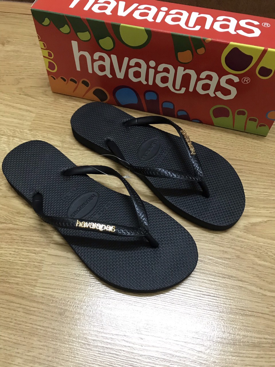 Dép Havaianas Slim Là Gì? Tìm Hiểu Về Sự Thanh Lịch Và Thoải Mái Mà Nó Mang Lại