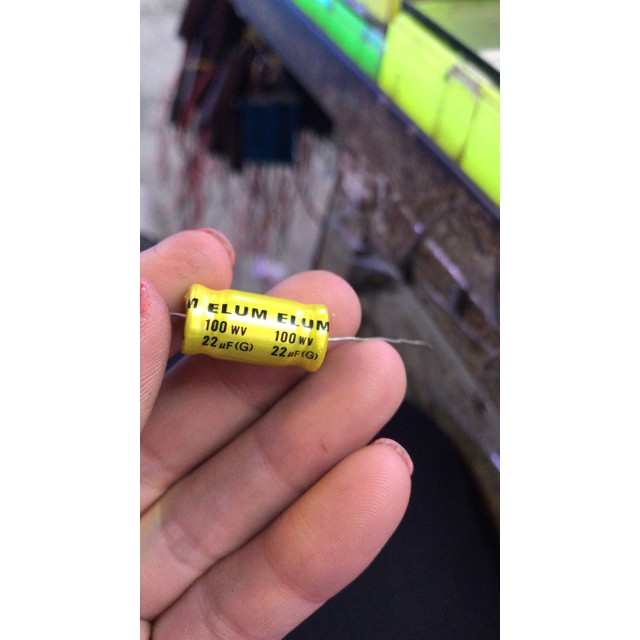 HOT-2 chiếc tụ 2 đầu 22mf 100v