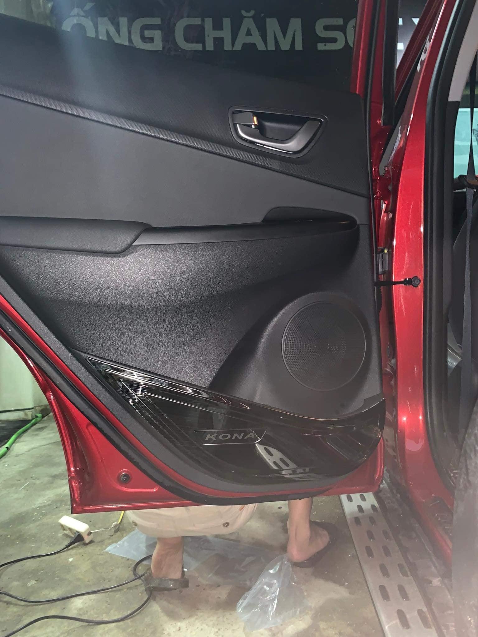 Ốp chống xước cánh cửa kona 2019 new