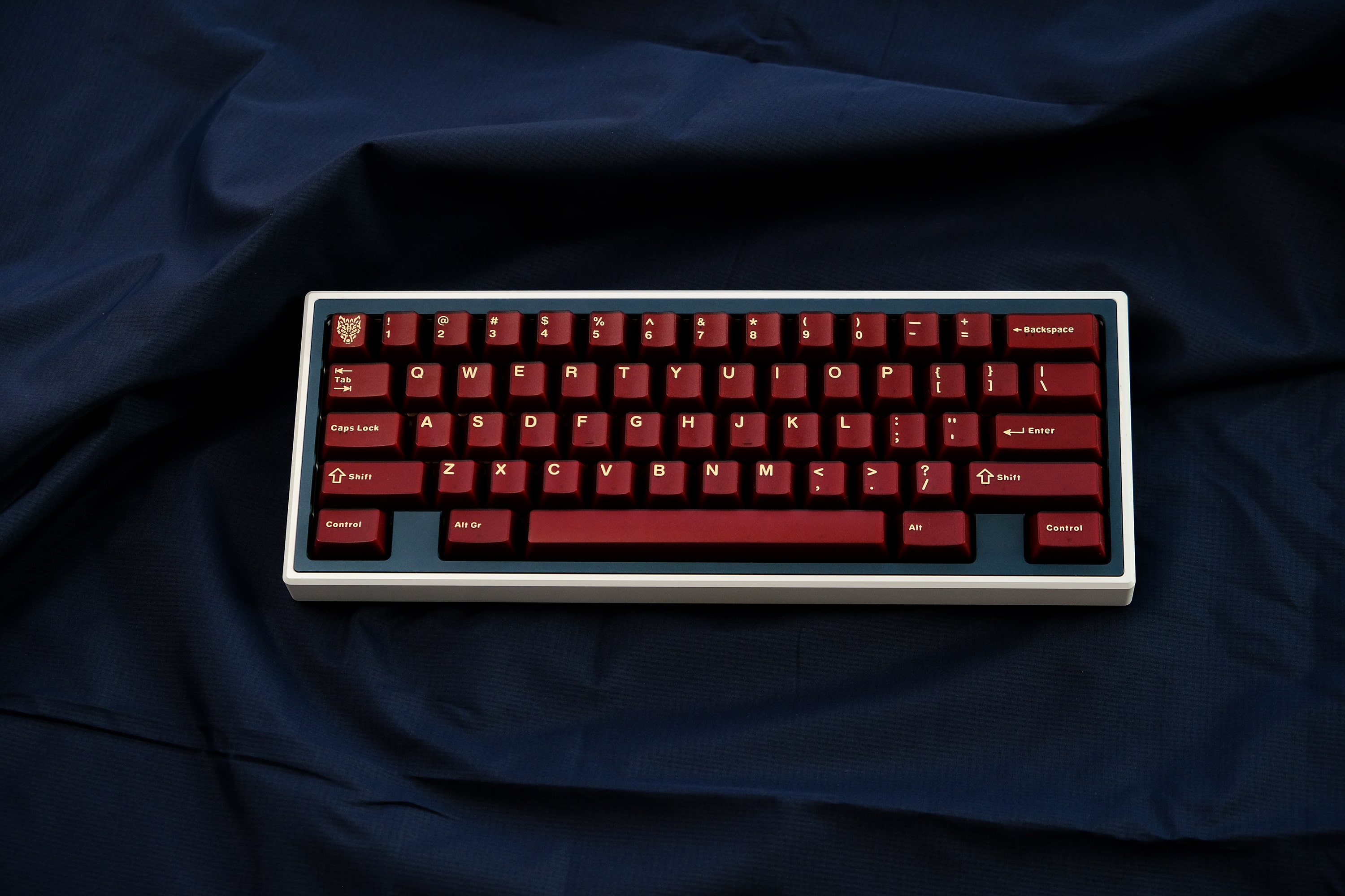 Bộ Keycap Aifei Yellow on Red semi-transparent (PYGA V2 có 7U Split space)