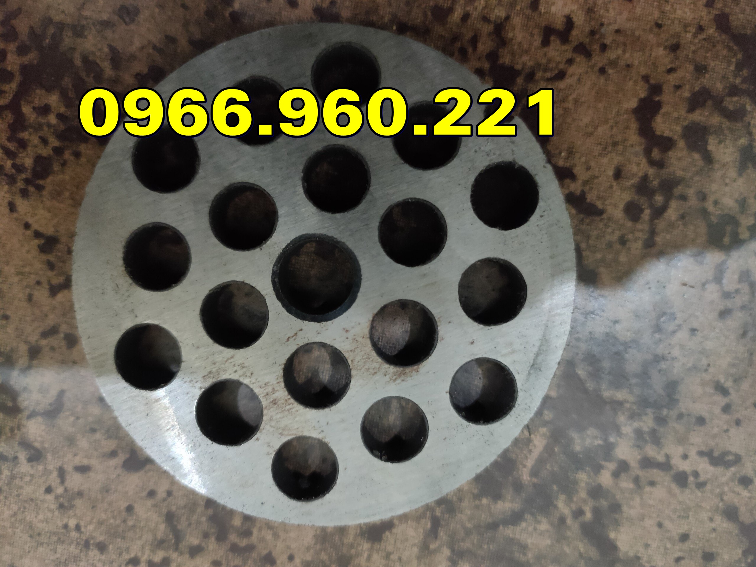 Mặt sàng cối đùn 12-22-32 inox có nhiều cỡ ly 4-6-8-10mm dùng làm cám viên, xay xương gà, sụn, cá, thịt, gân....