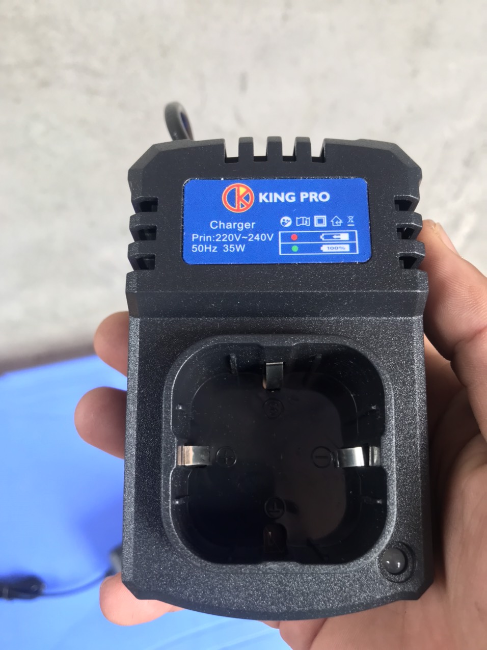 Đế sạc pin 4 cell 16.8V Kingpro cho máy khoan pin