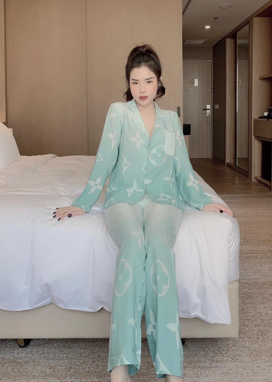 Bộ dài tay lụa Mango cao cấp Vic size 40-60kg