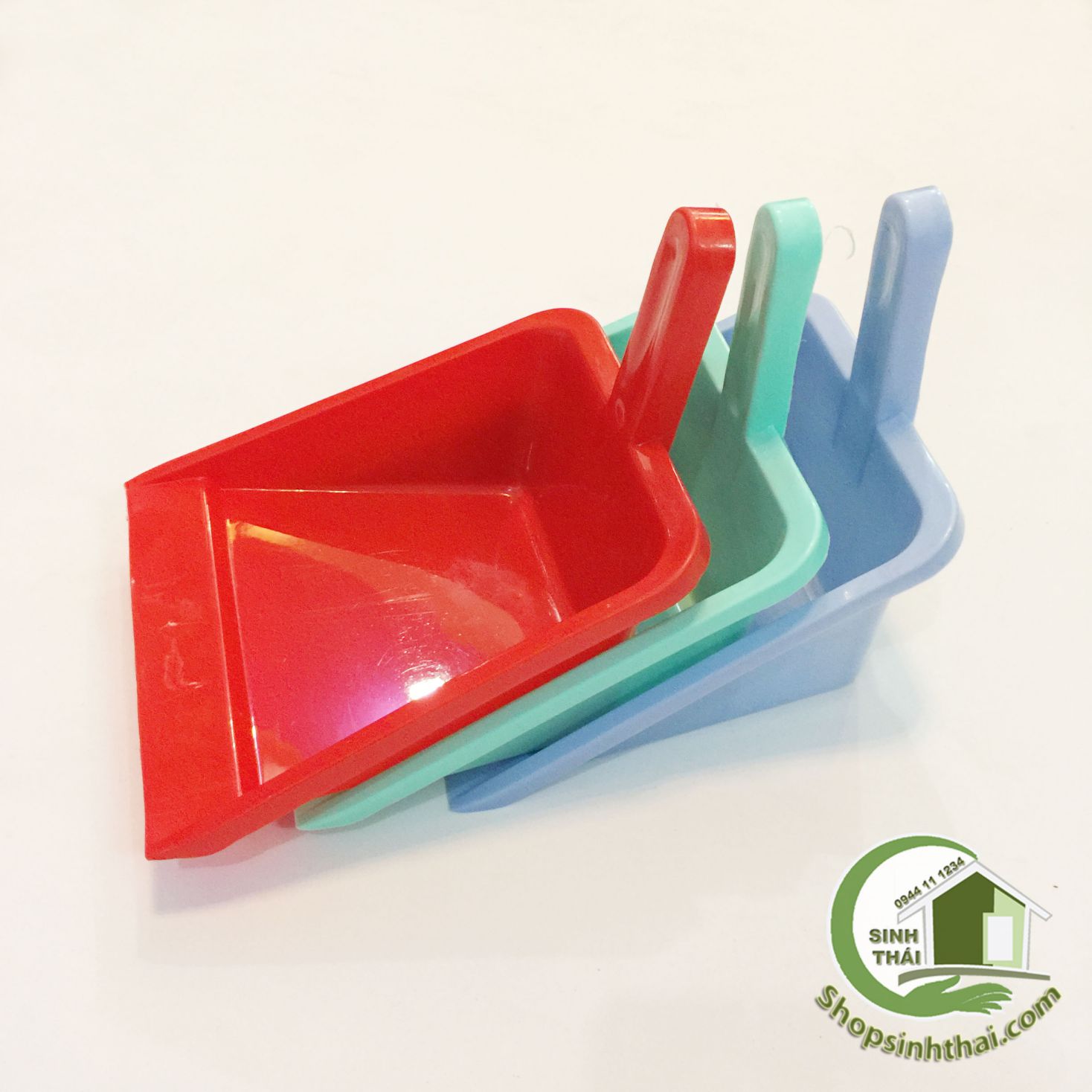[HCM]Đồ hốt rác nhựa loại nhỏ có cán cầm ngắn [ 25cm x 23cm ] - giao màu ngẫu nhiên