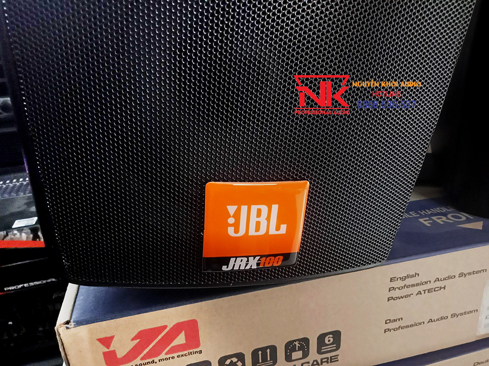 Loa treo tường JBL F-650