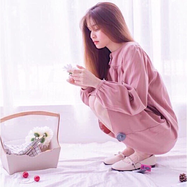 Đầm suông hồng tay dài nút bọc