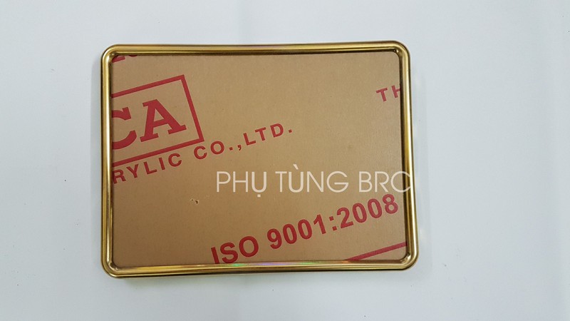 Bộ khung biển số titan màu vàng cao cấp ( bộ đầy đủ: khung titan + mica + đế inox + ốc).