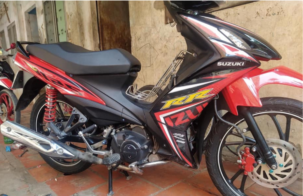 Tem axelo suzuki 125 RR