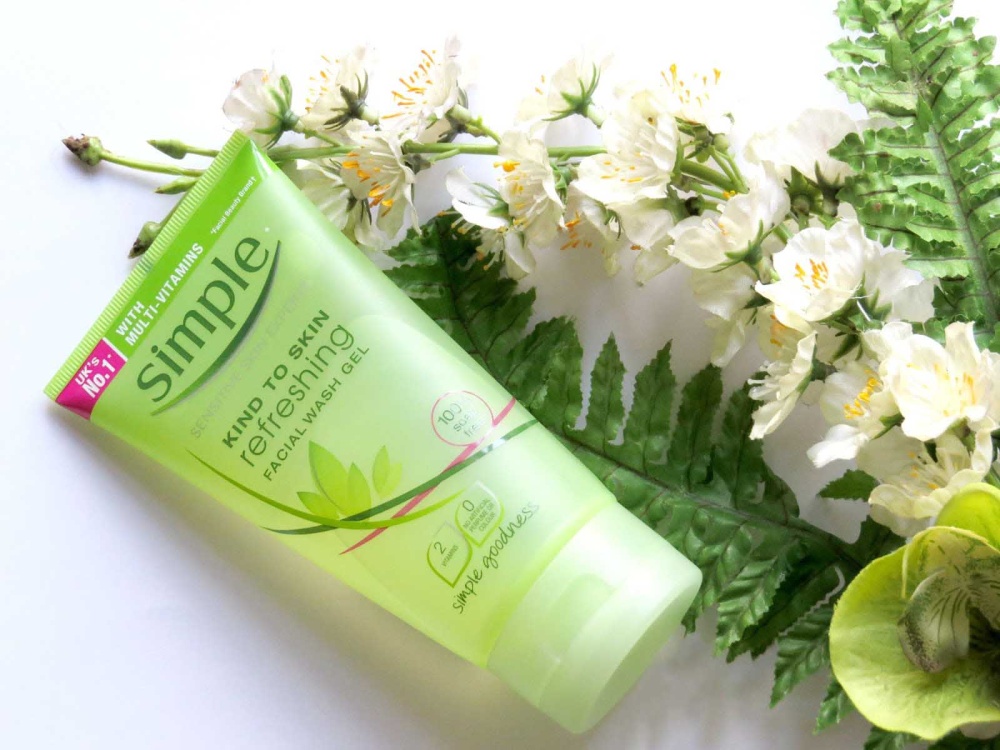 Sữa Rửa Mặt Dạng Gel Simple Dành Cho Da Nhạy Cảm