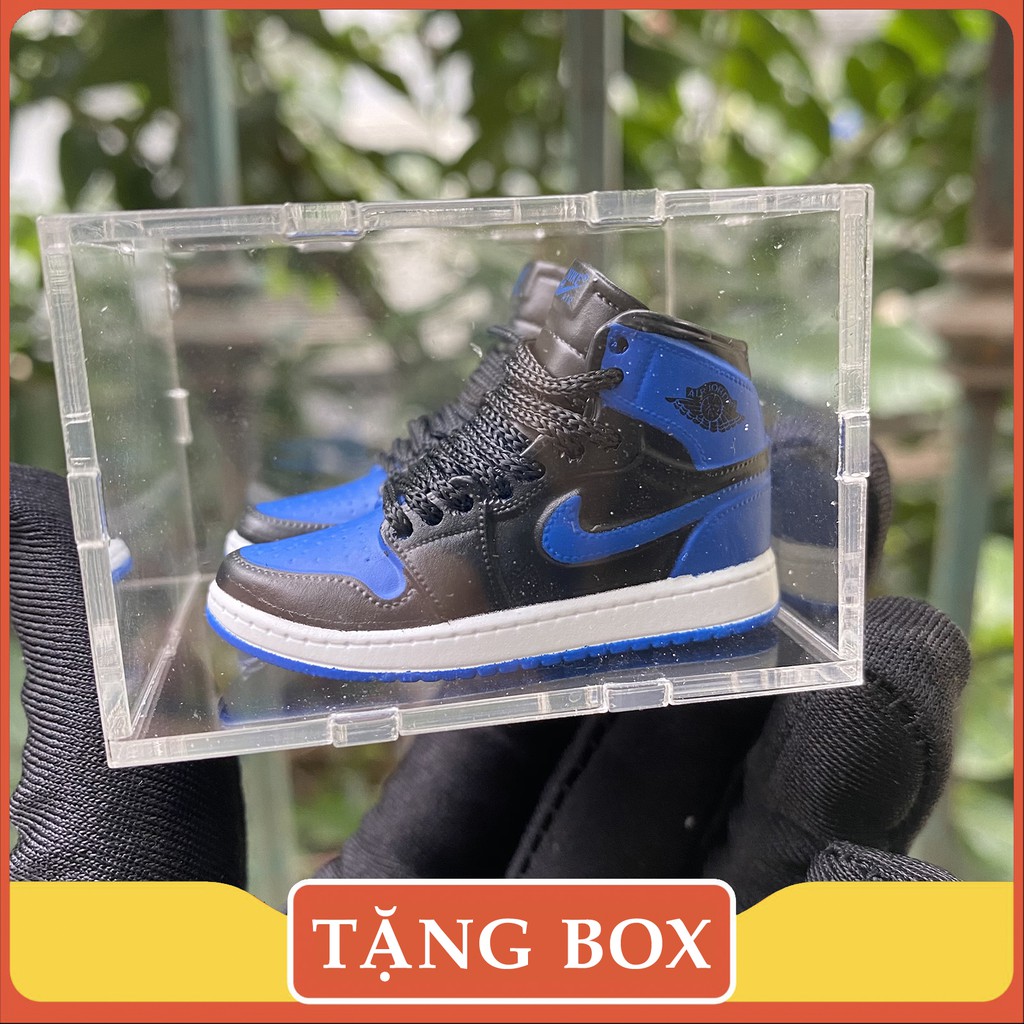 Móc khóa giày jordan 1 retro royal tỉ lệ 1:6 j44