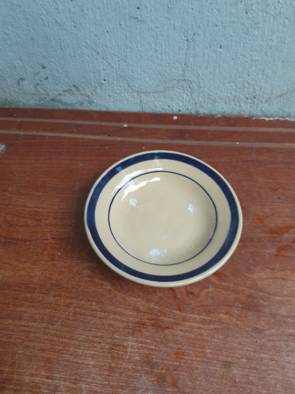 Đĩa kiểu xưa viền xanh 18 cm