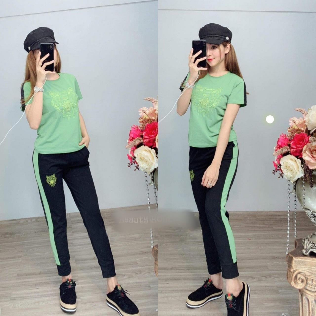 Bộ đồ thể thao nữ in hình siêu hót