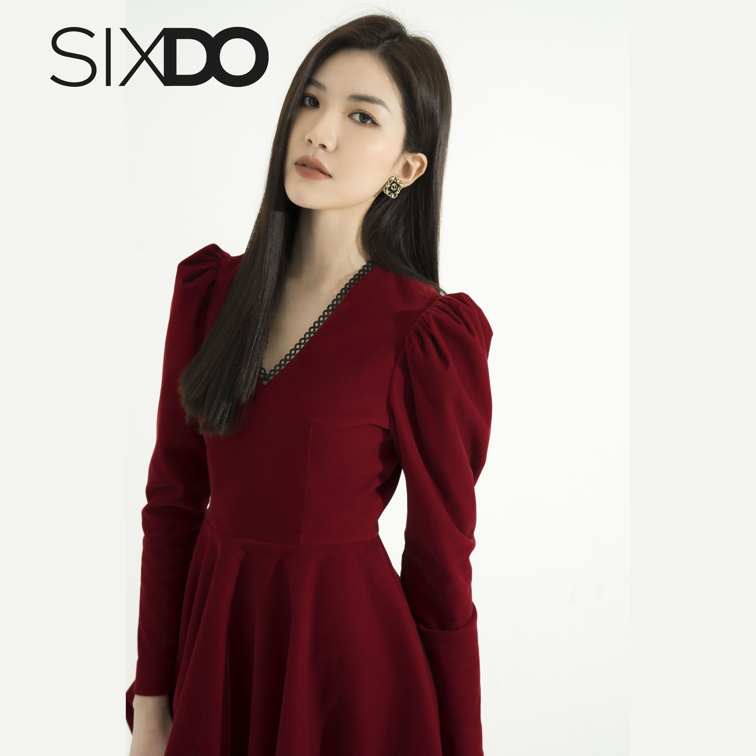 Đầm nhung dài tay cổ V thời trang SIXDO (Red Mini Velvet Dress)