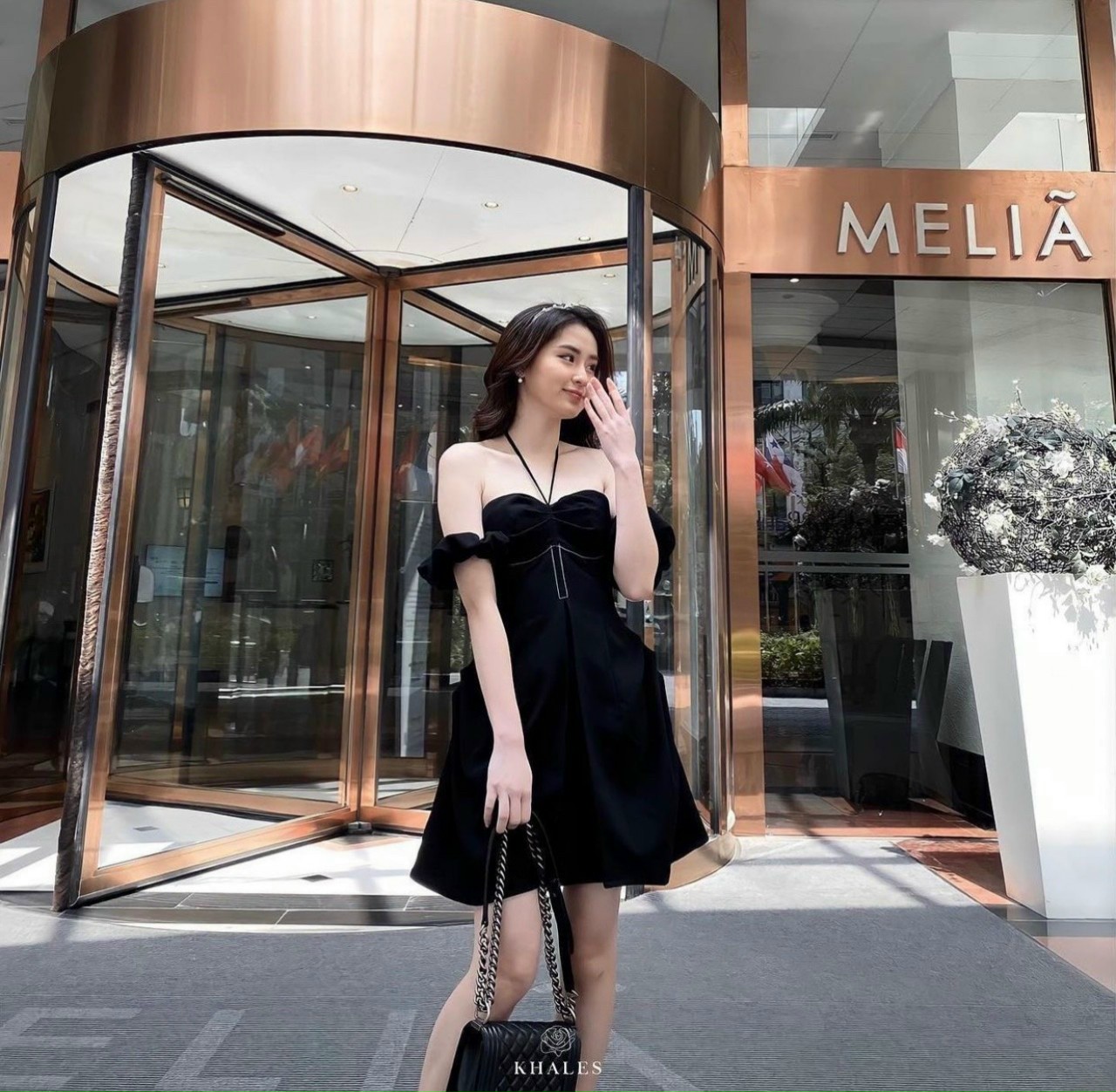 Đầm Cúp Ngực Trễ Vai