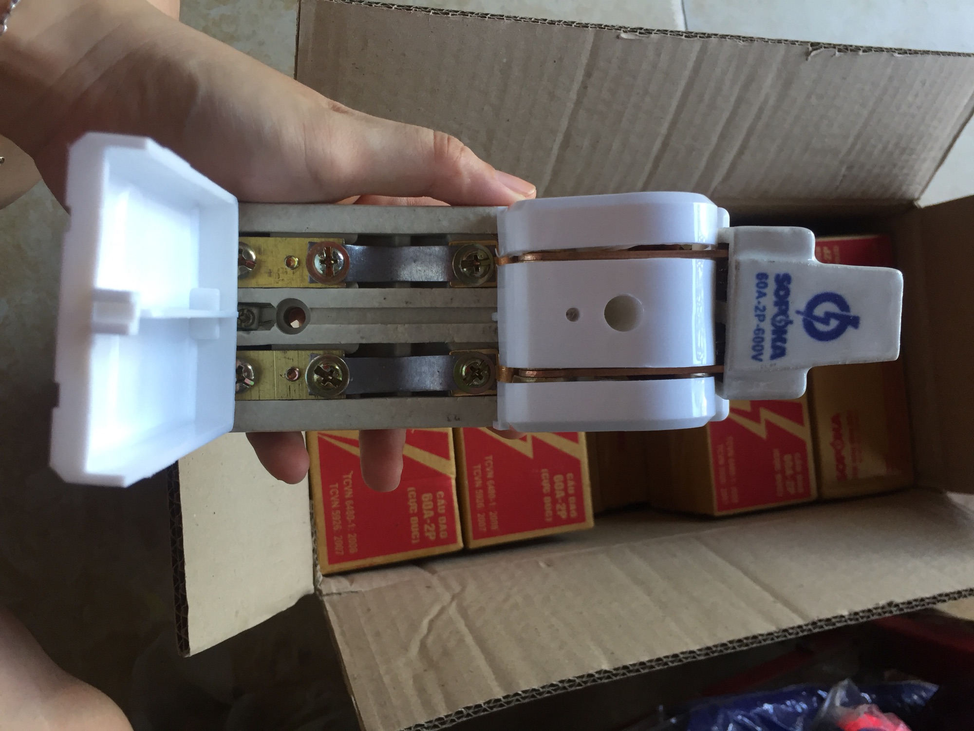 Cầu dao điện 60A-2P-600V Sopoka
