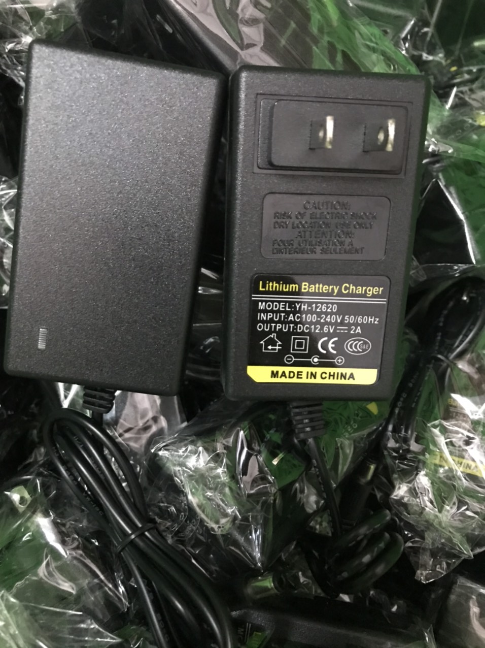 Sạc Lion 3S 12.6V 2A TV ( có đèn báo đầy ) ( Bl64 46 )