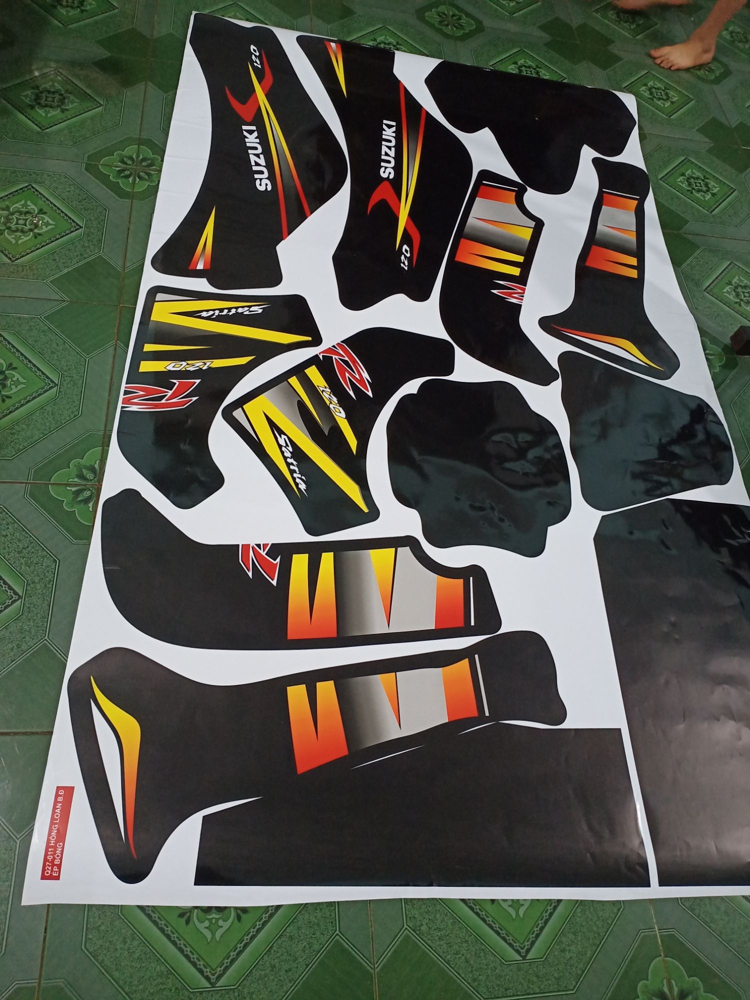 tem trùm satria 120 R 2000. ko bay màu