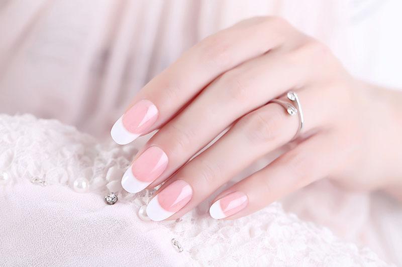 Bộ 24 móng tay giả viền trắng nhọn (kèm keo)