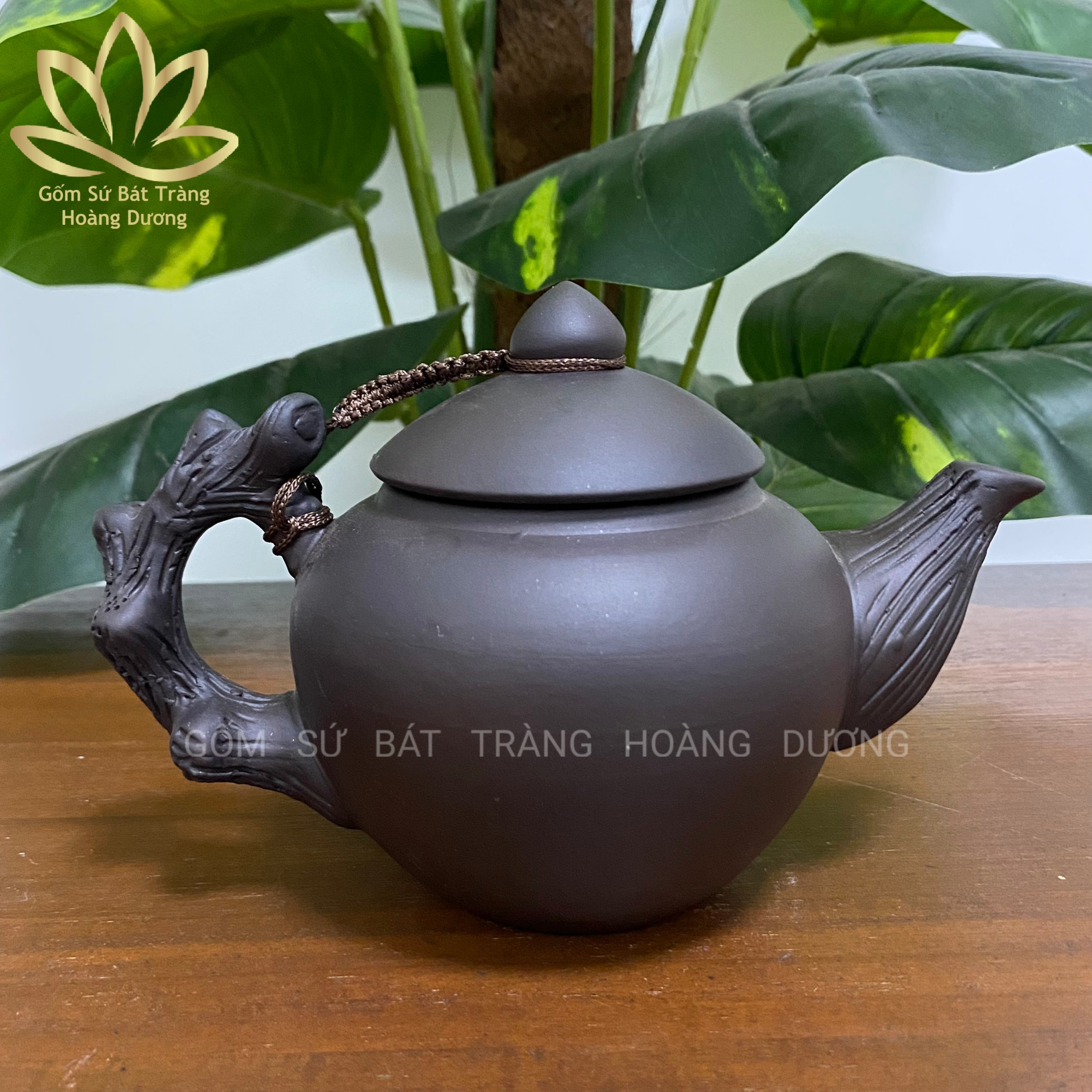 (Hàng nghệ nhân) Ấm pha trà Bát Tràng đất nung quai đắp hoa sen 400ml màu đen