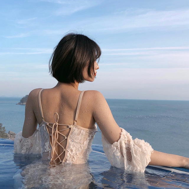 Bikini trễ vai phối ren tiểu thư