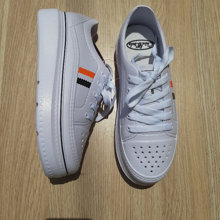 [HCM]GIÀY NỮ SIÊU NHẸ CAO 3CM