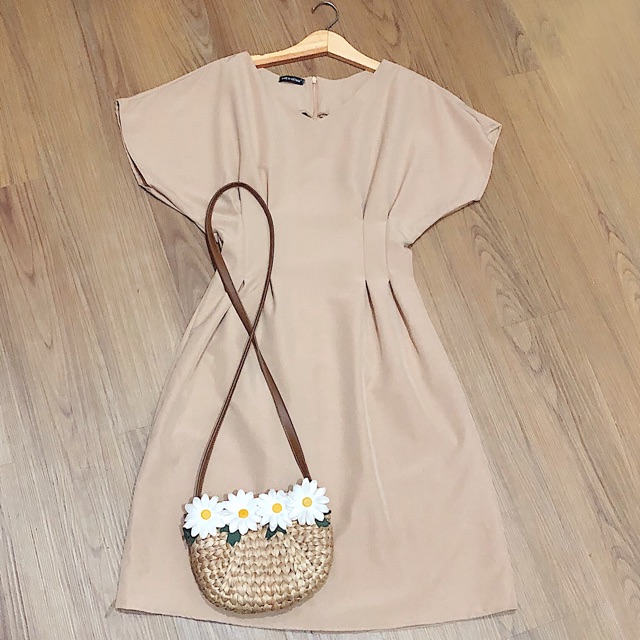 Đầm cổ V xếp li eo 2 màu