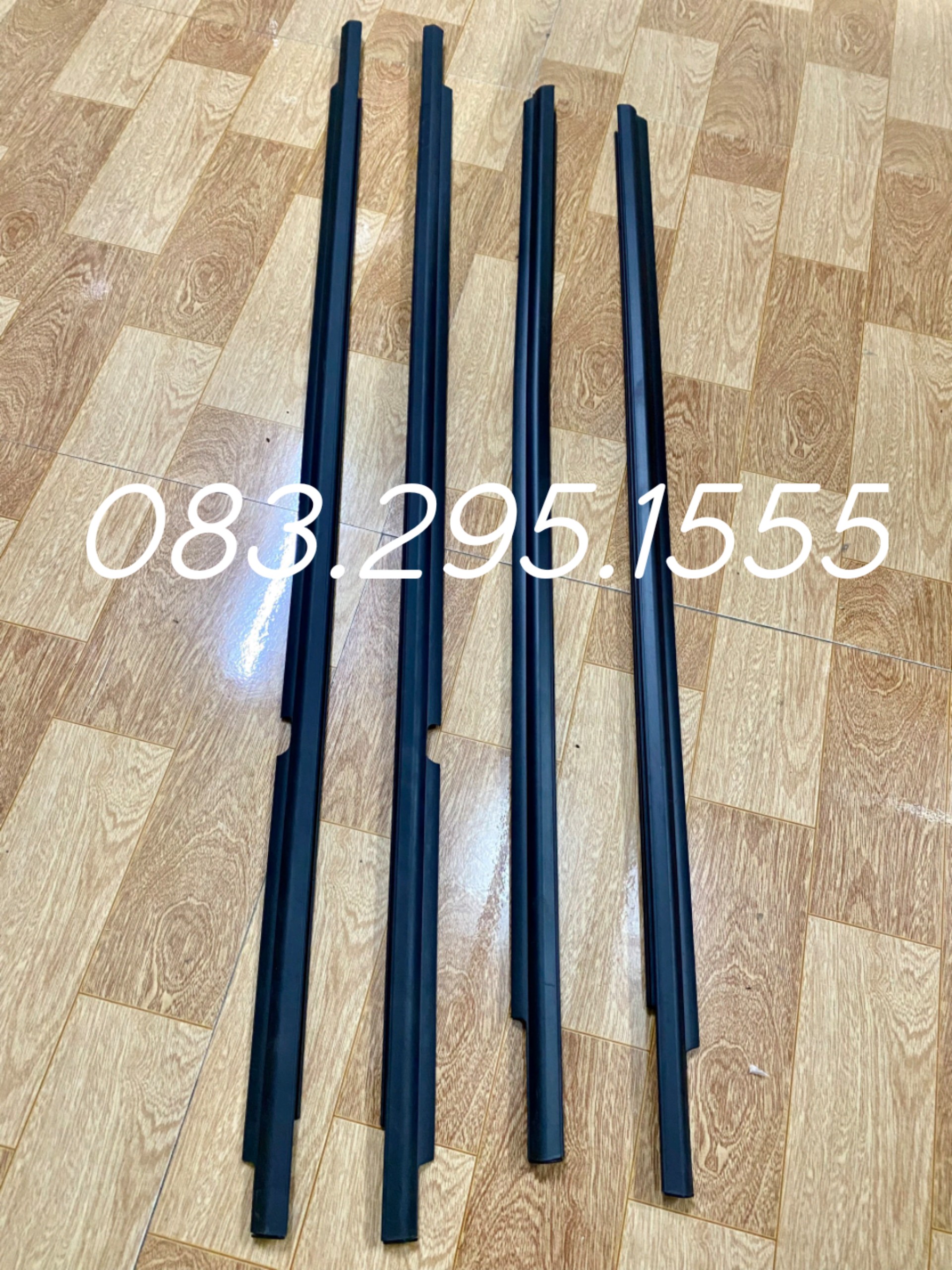 nẹp chân kính ngoài Innova 06 - 15 ( giá 1 bộ / 4 thanh , oem )