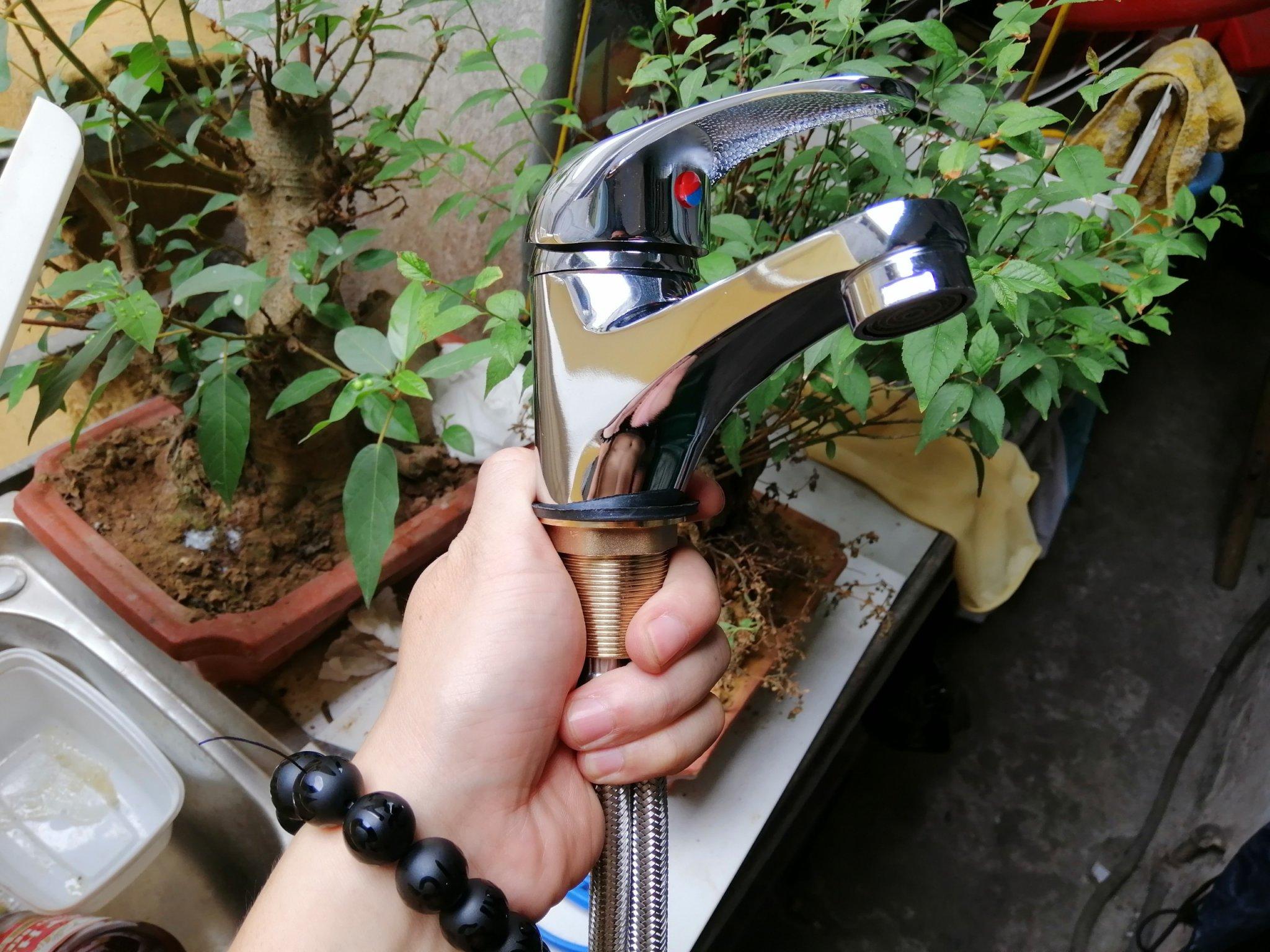 vòi lavabo nóng lạnh inax