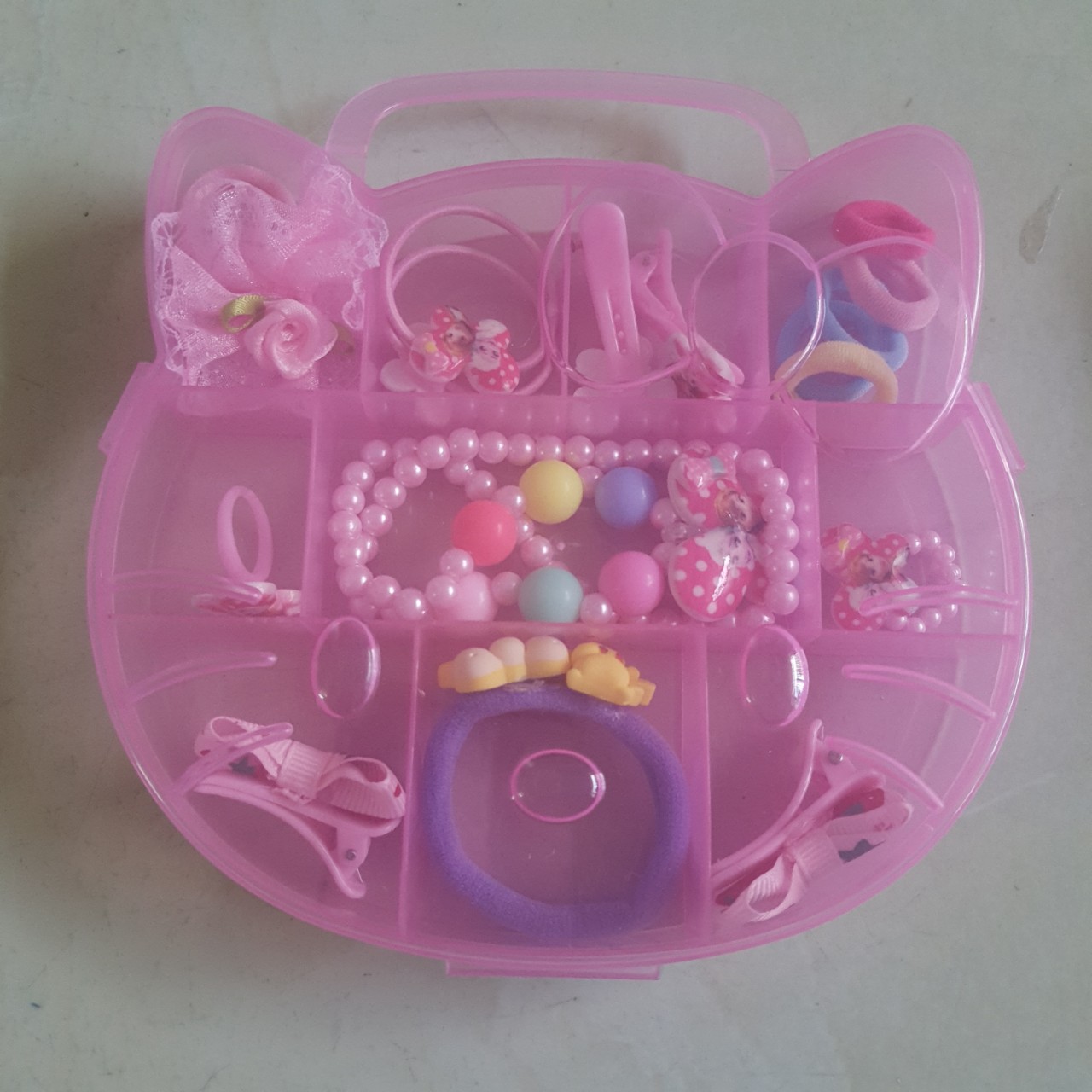 Hộp Hello kitty kèm cột tóc, kẹp mix nhiều mẫu cho bé