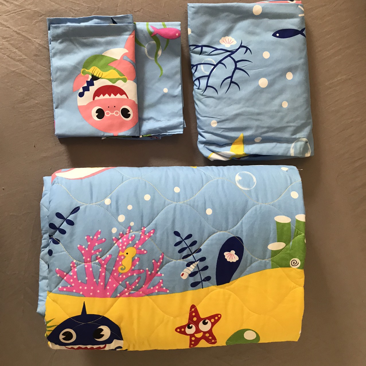 BỘ CHĂN GA GỐI COMBO 5 MÓN - BABY SHARK