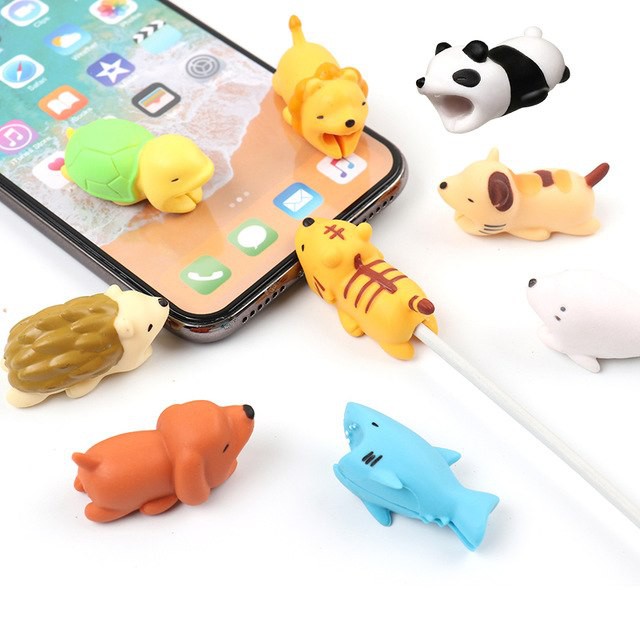 Thú ngậm sạc cắn cáp sạc dễ thương giúp bảo vệ đầu sạc của bạn tránh đứt gãy khi sử dụng - Vừa tiện dụng lại dễ thương ( Giao mẫu ngẫu nhiên )