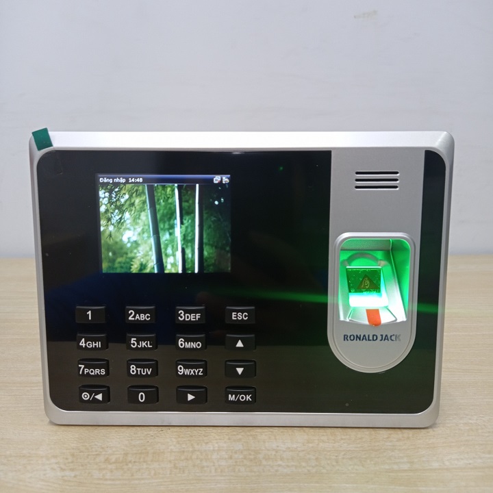 Máy chấm công vân tay & thẻ từ Ronald Jack RJ-550A