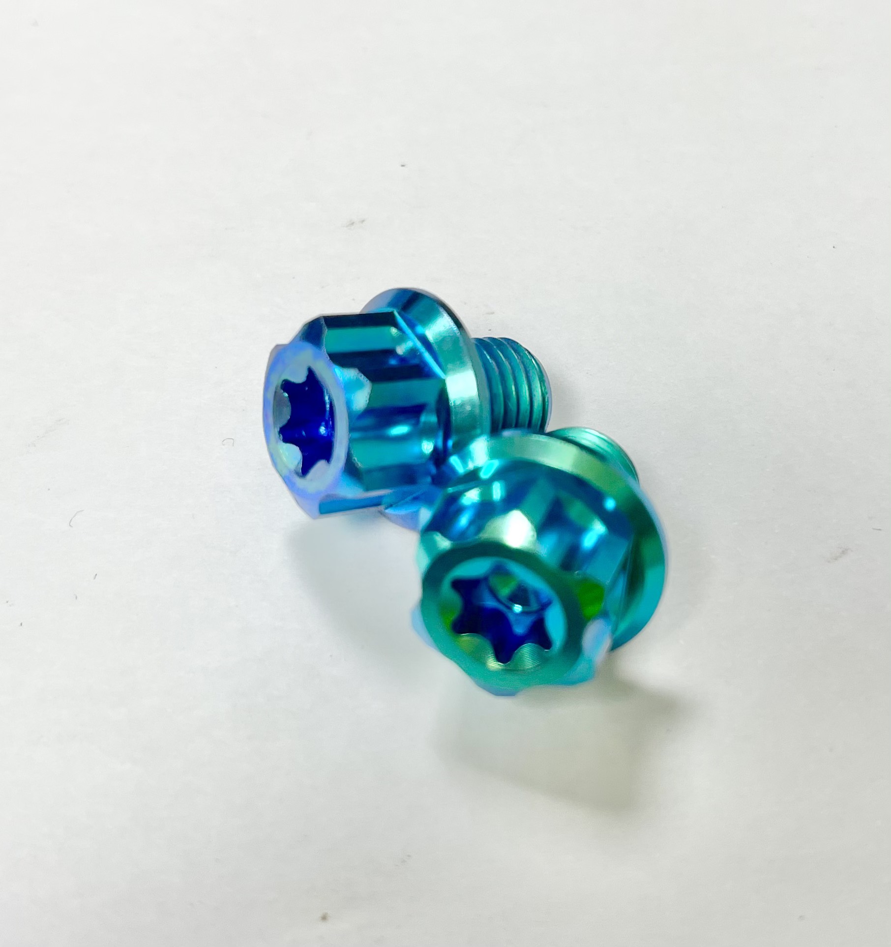 Ốc chân kính kiếng GR5 SALAYA