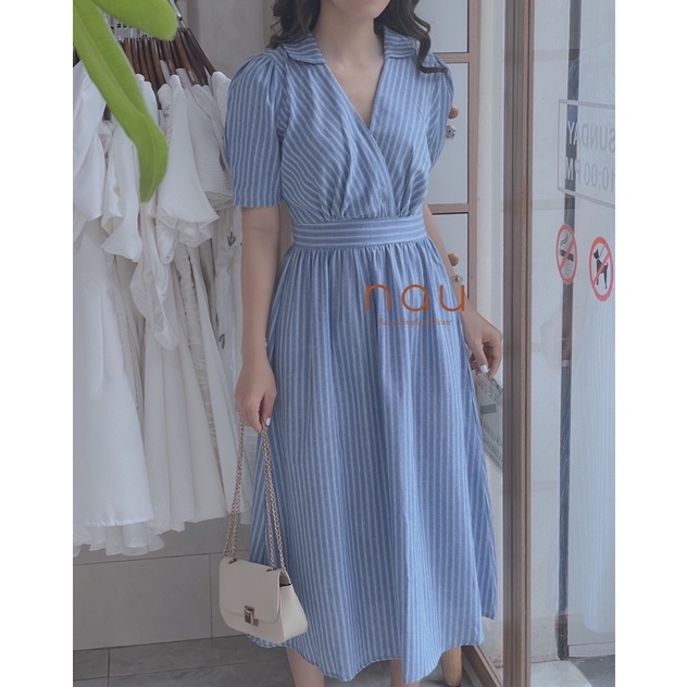 Đầm xanh sọc cổ V phối sơ mi bo eo
