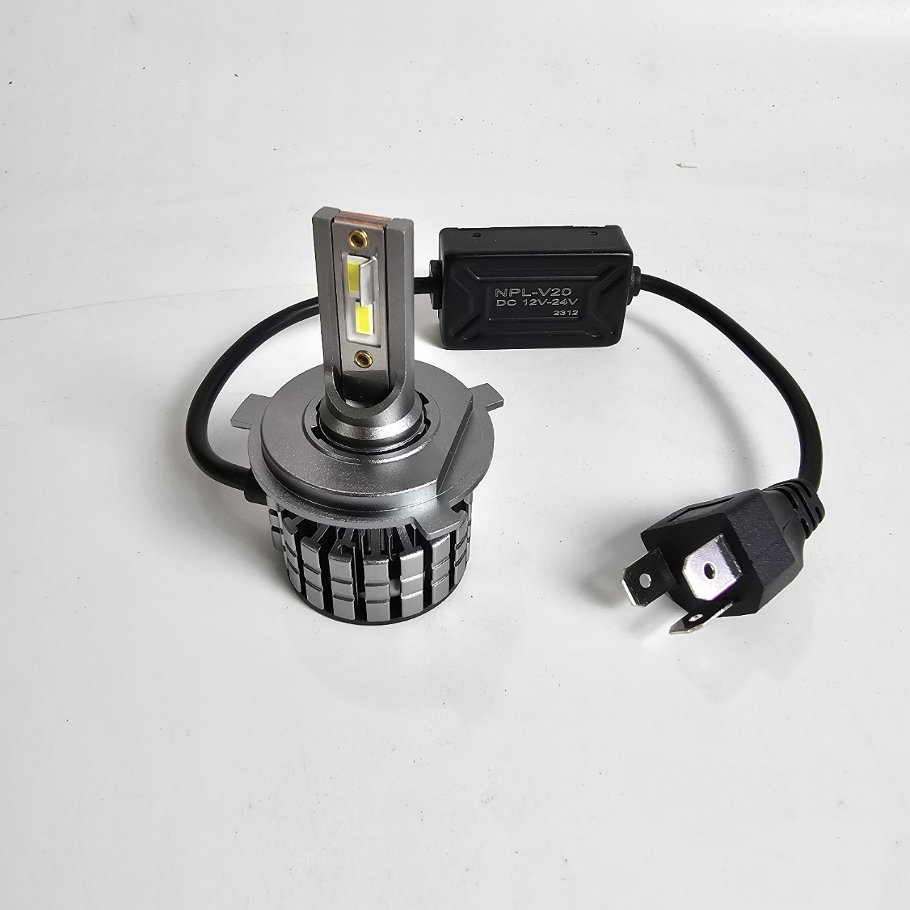 ĐÈN LED F8S   3 MÀU SIÊU SÁNG CHÂN H4 , H11. H7. 9005( giá 1 bóng )